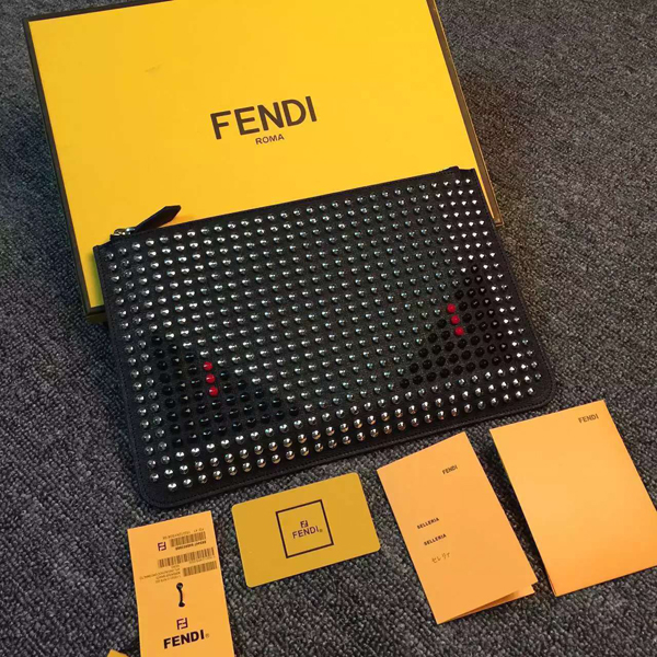 大人気 フェンディクラッチスーパーコピー FENDI bugs clutch bag モンスター クラッチ 7022018